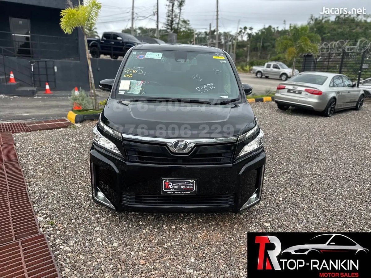 2018 TOYOTA Voxy