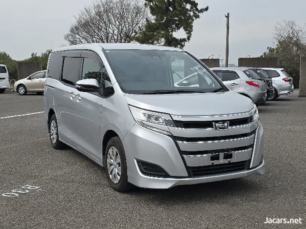 2020 TOYOTA Noah