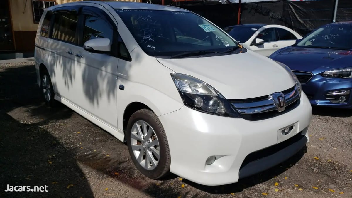 2017 TOYOTA Isis