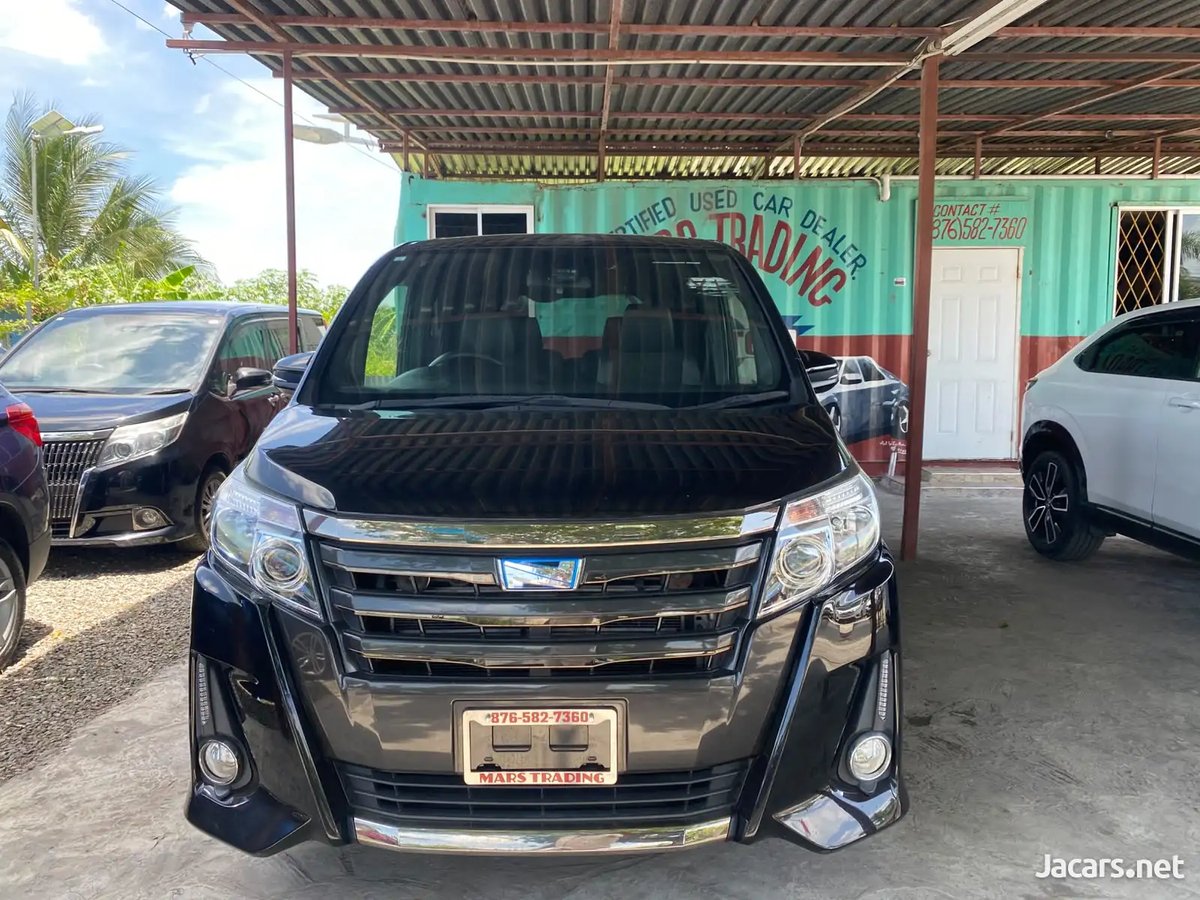 2017 TOYOTA Noah