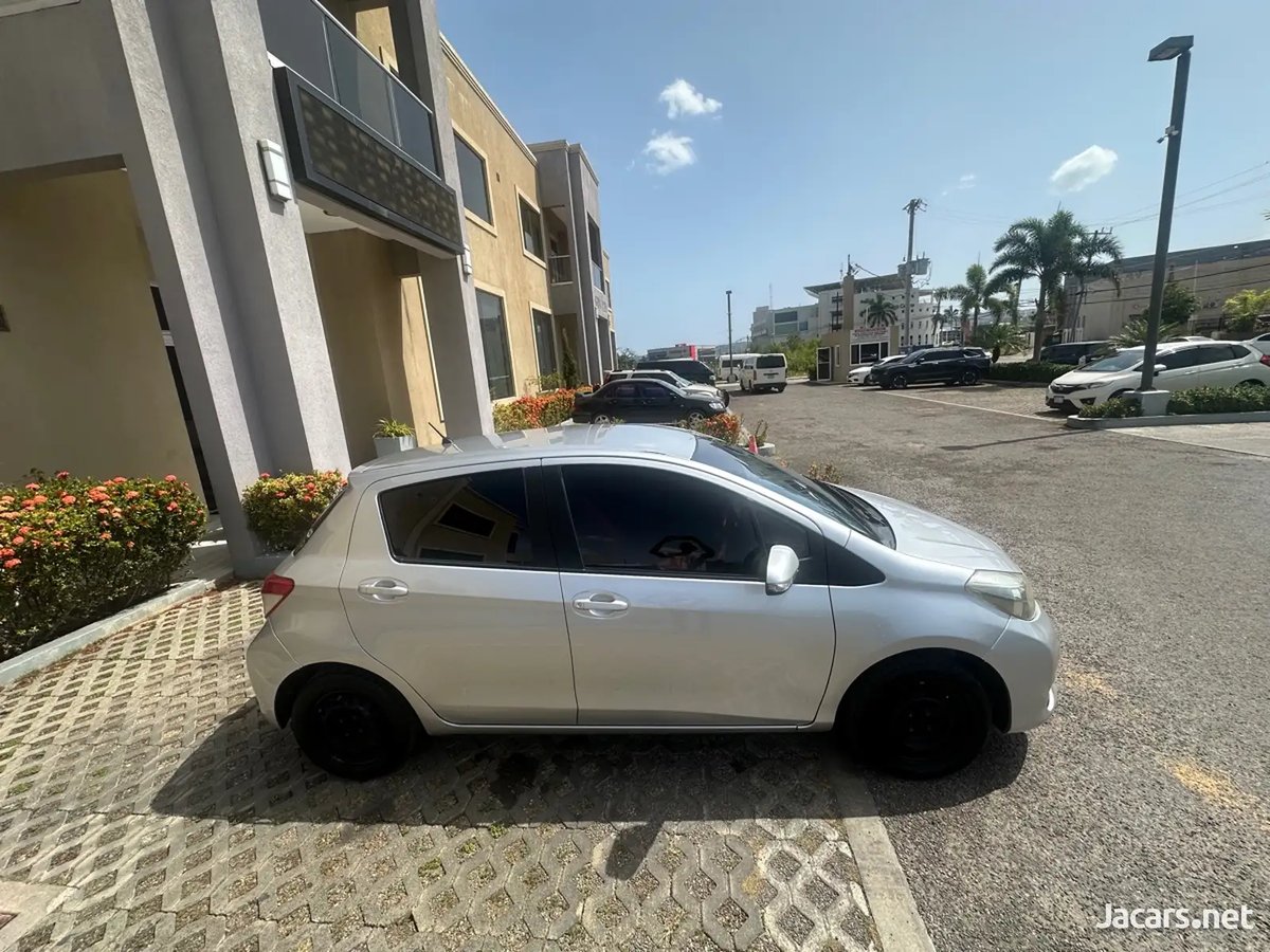 2012 TOYOTA Vitz
