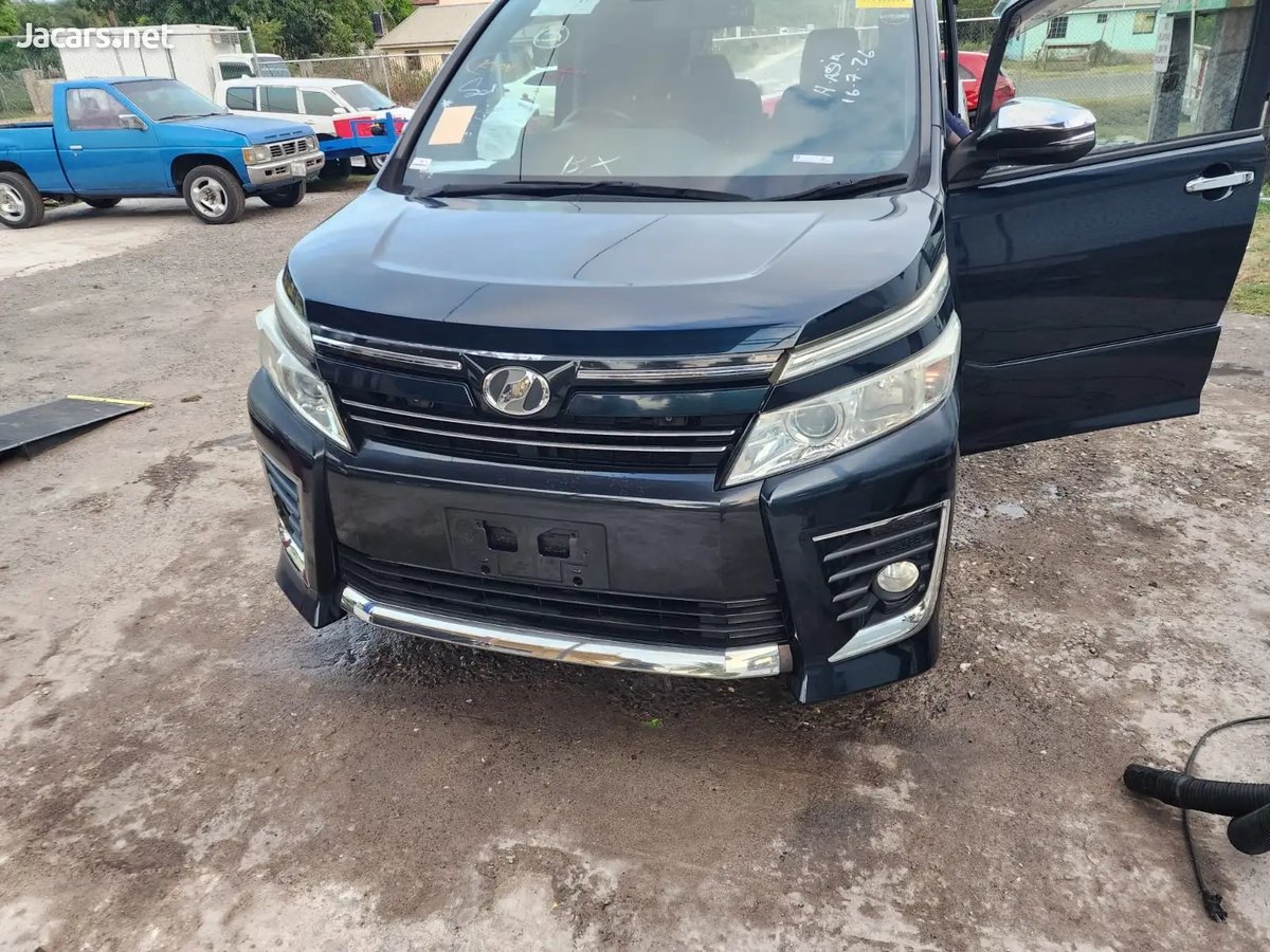 2015 TOYOTA Voxy