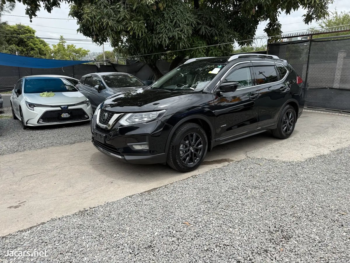 2020 NISSAN X-Trail