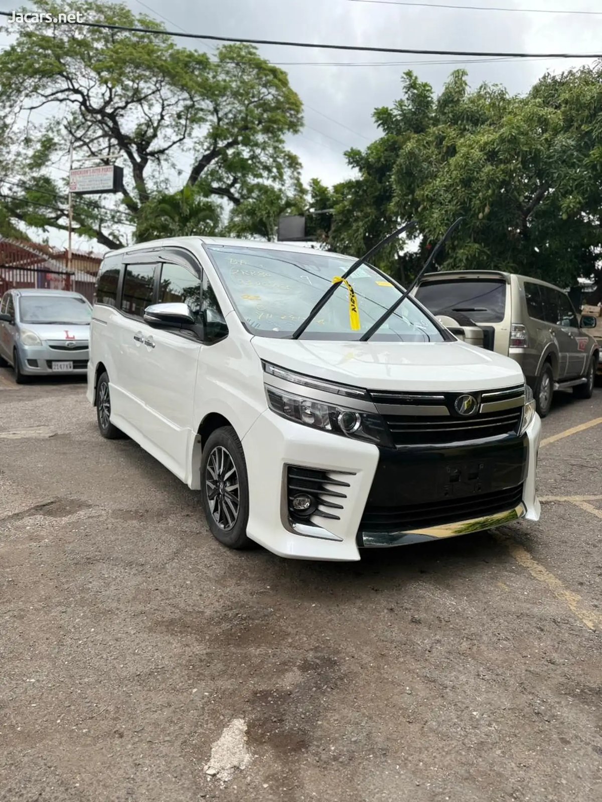 2017 TOYOTA Voxy