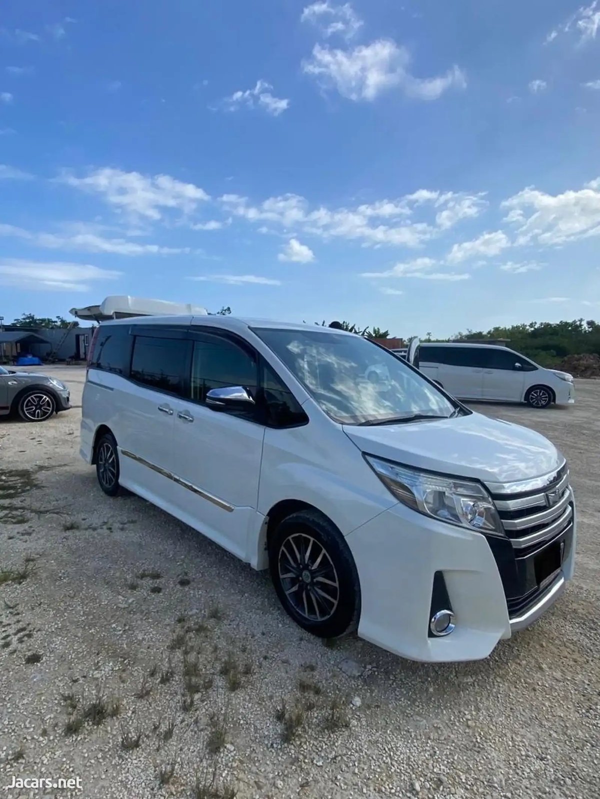 2015 TOYOTA Noah