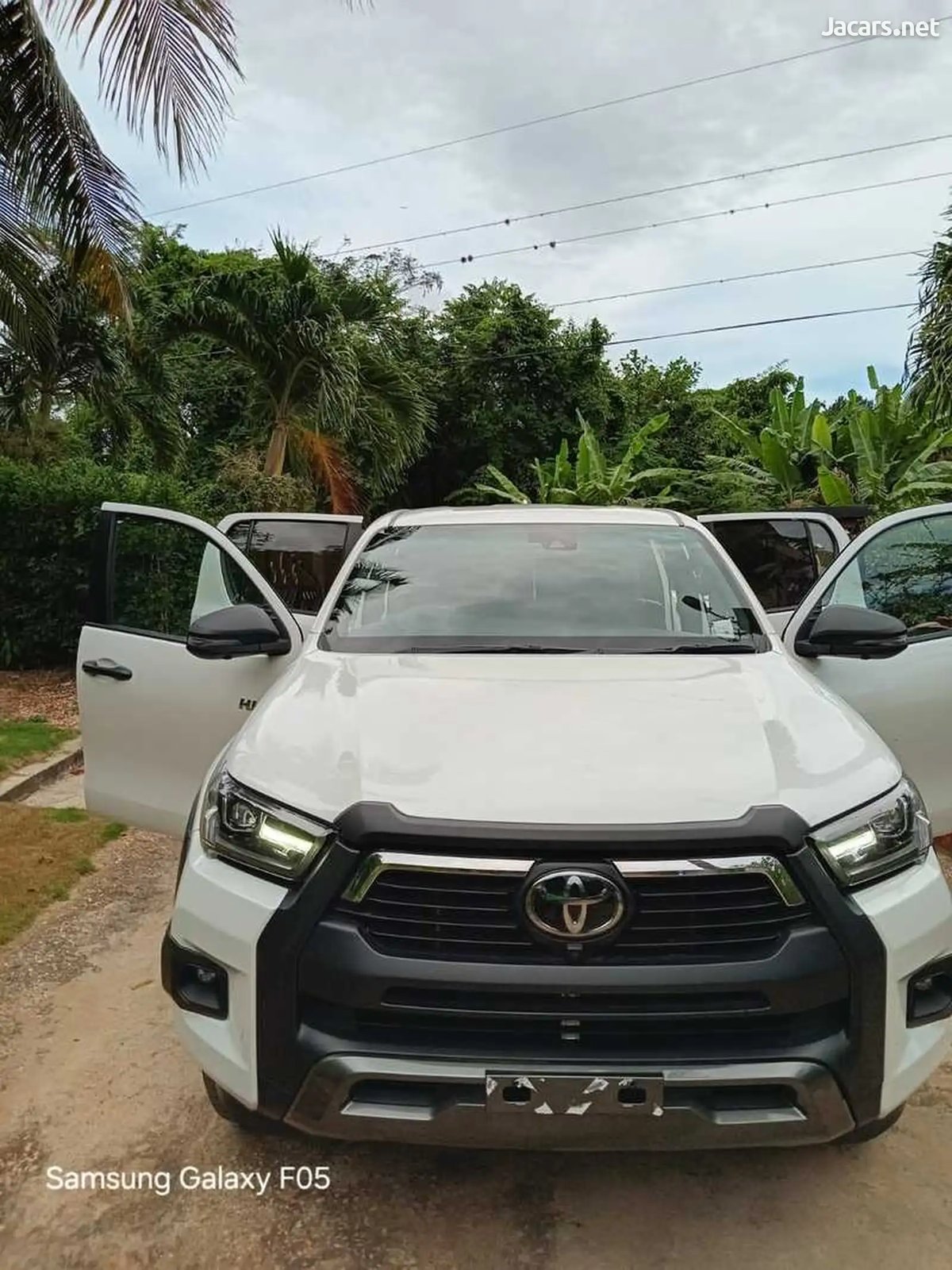 TOYOTA Hilux