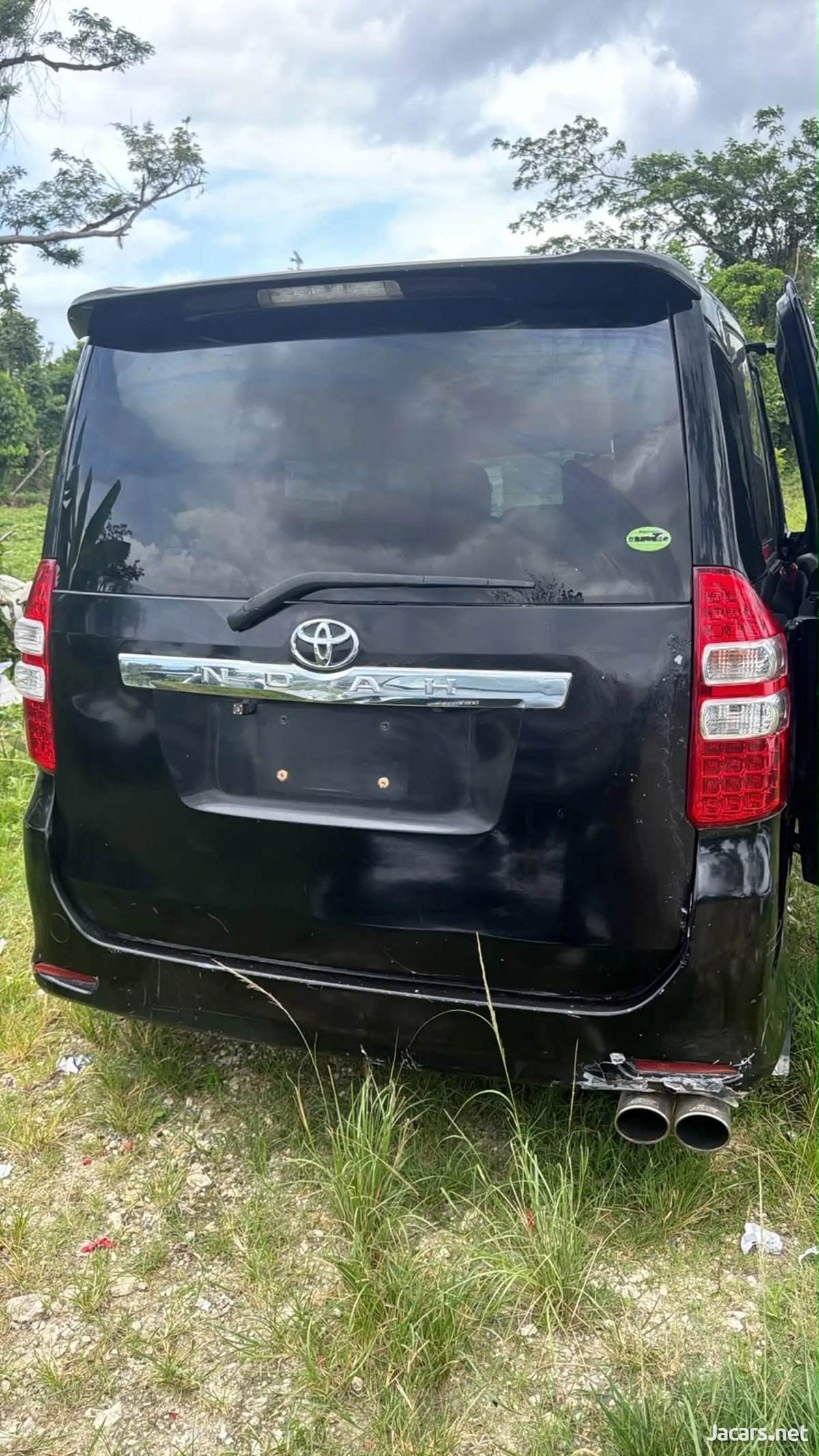 2013 TOYOTA Noah