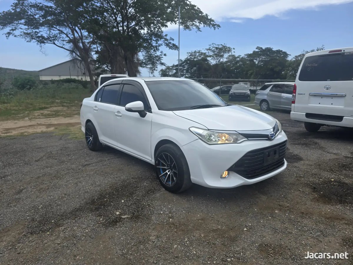 2015 TOYOTA Axio
