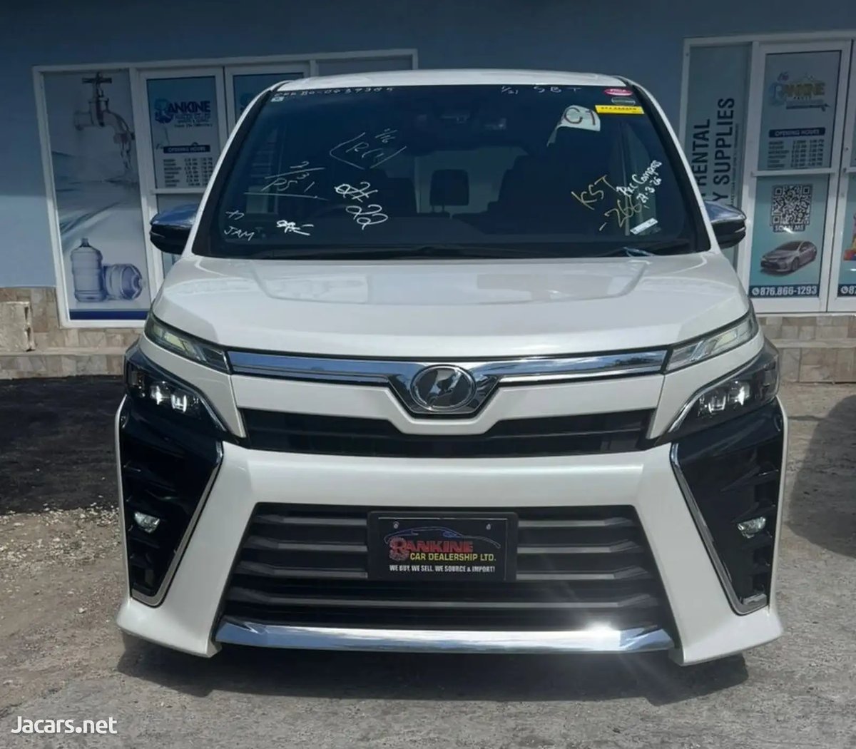 2018 TOYOTA Voxy