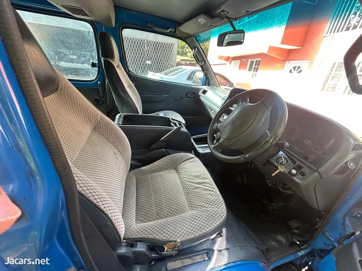 1996 TOYOTA Hiace