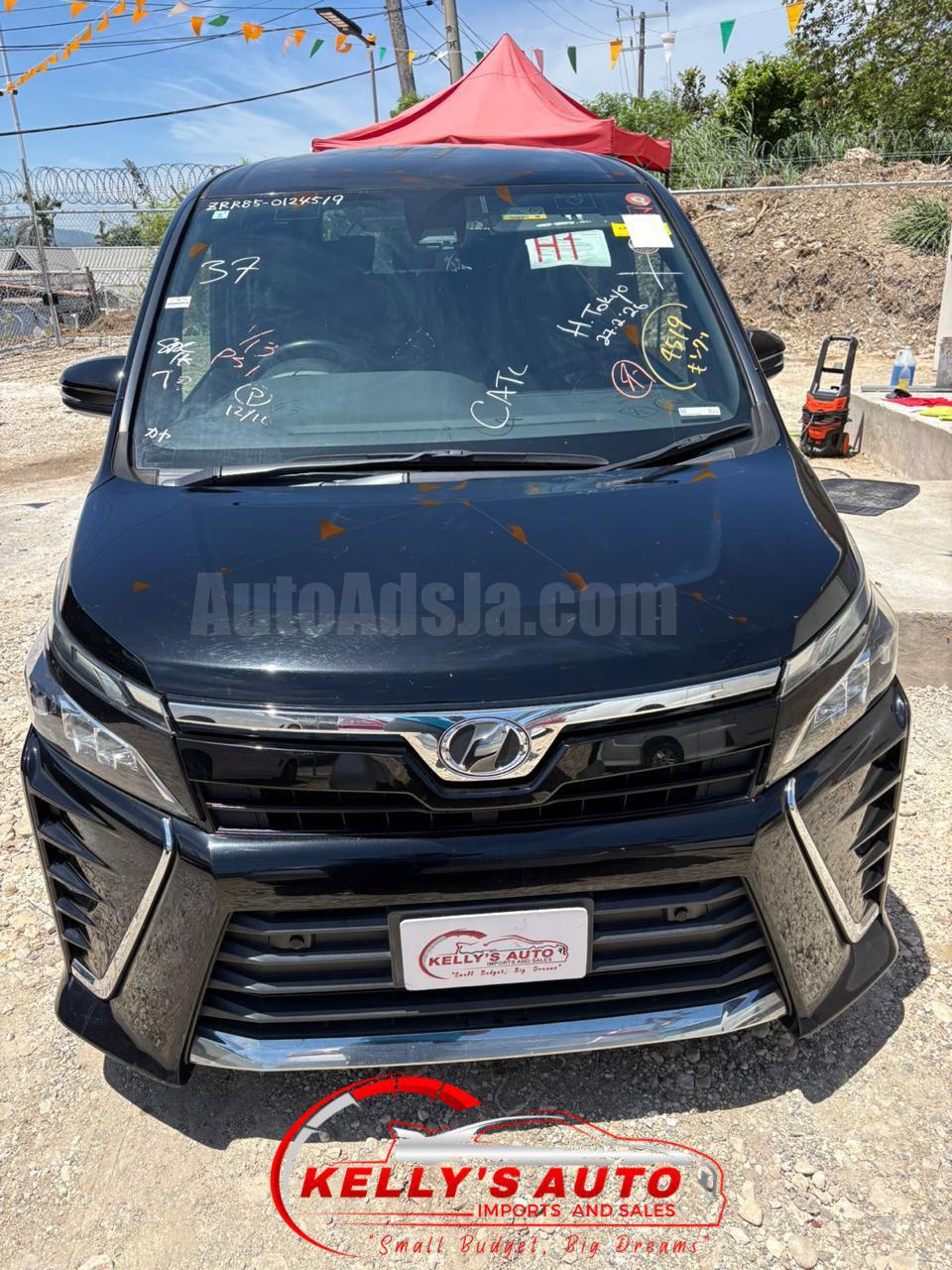 2019 TOYOTA VOXY