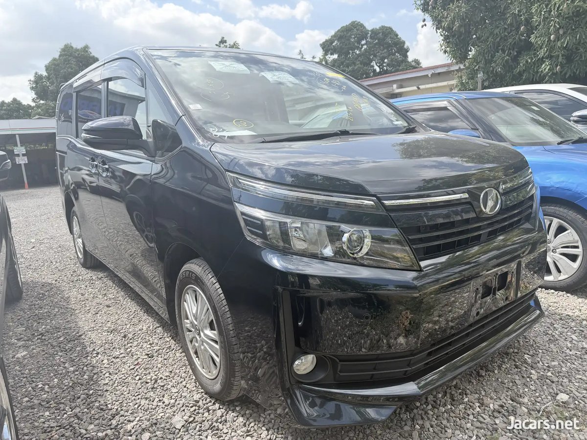 2016 TOYOTA Voxy