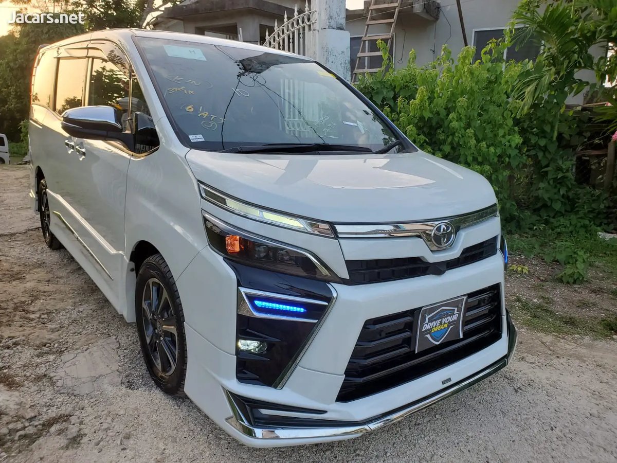 2021 TOYOTA Voxy