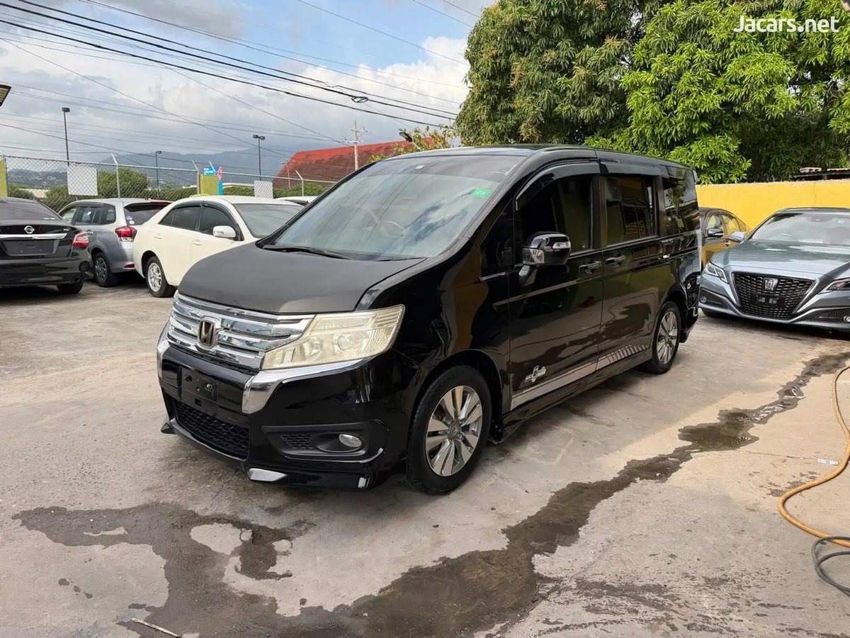 2013 HONDA Stepwgn
