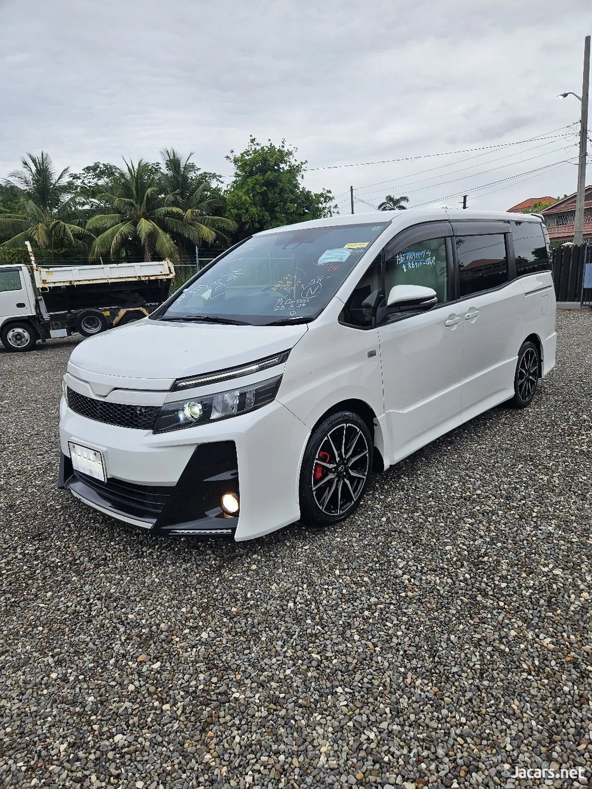 2017 TOYOTA Voxy