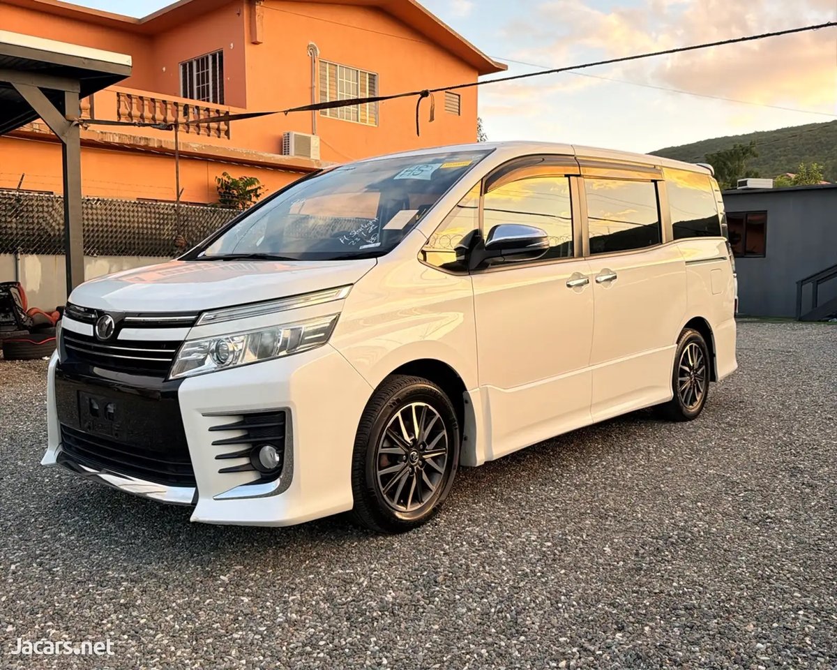 2016 TOYOTA Voxy