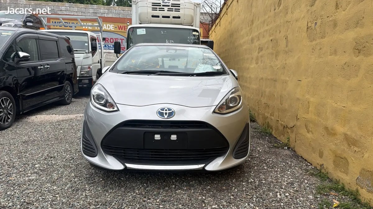 2020 TOYOTA Aqua