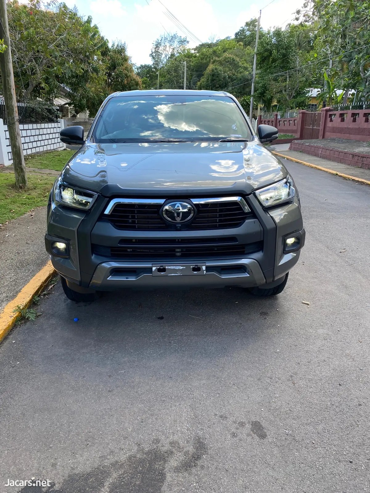 2024 TOYOTA Hilux