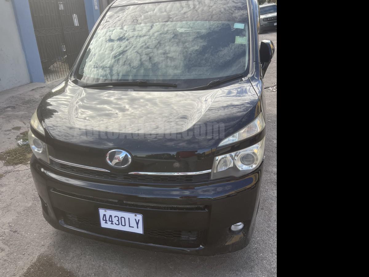 2013 TOYOTA NOAH