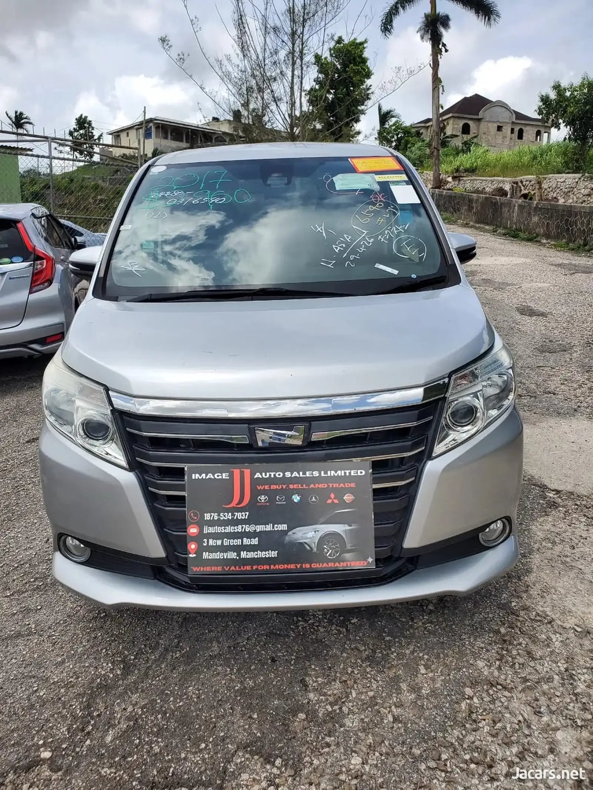 2017 TOYOTA Noah