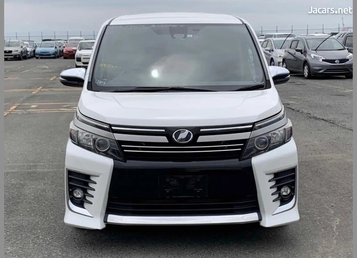 2017 TOYOTA Voxy