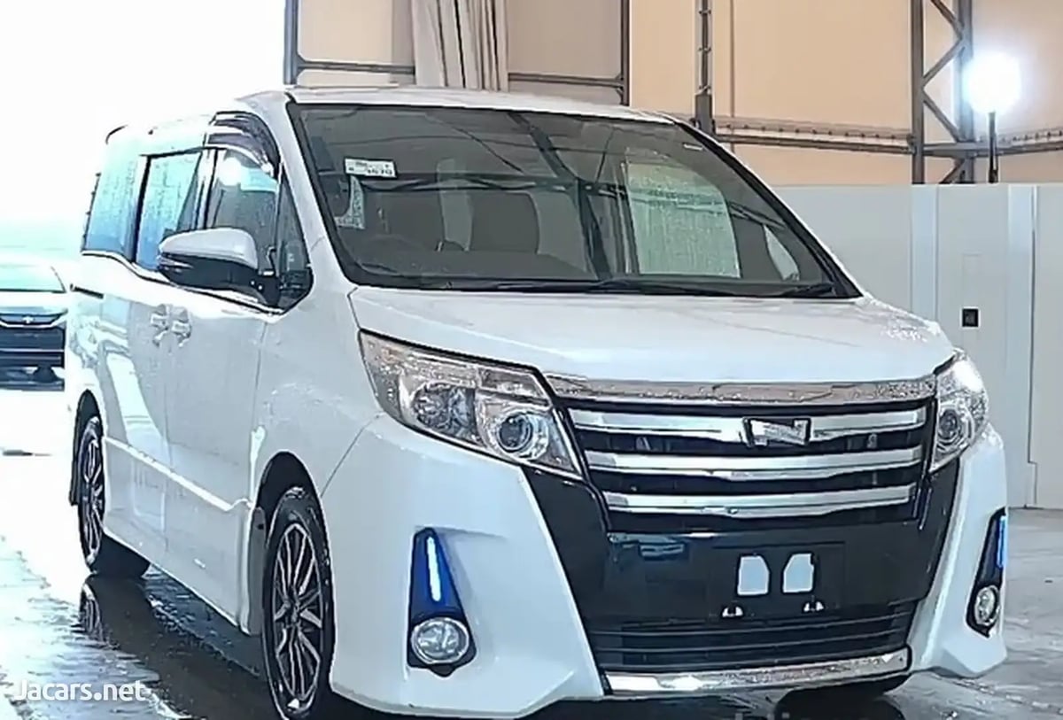 2015 TOYOTA Noah