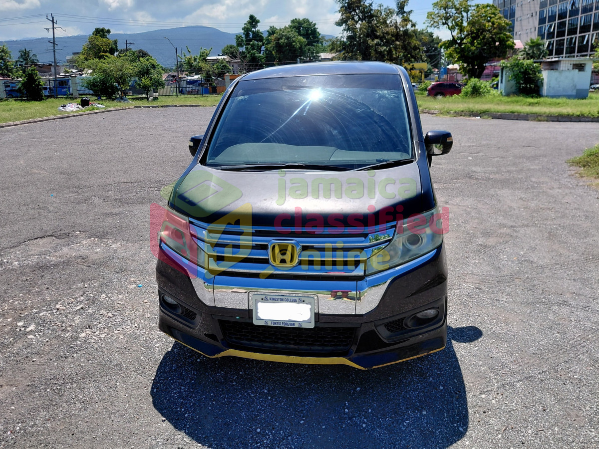 2013 HONDA Stepwagon Spada