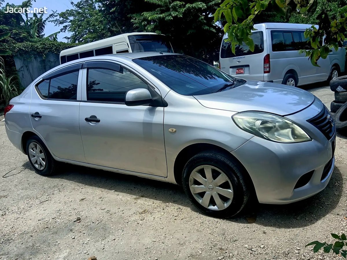 2014 NISSAN Latio