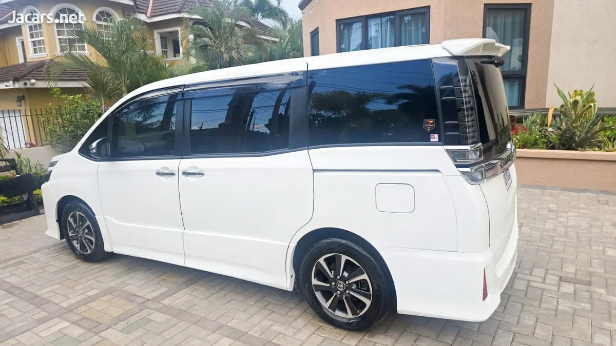2020 TOYOTA VOXY