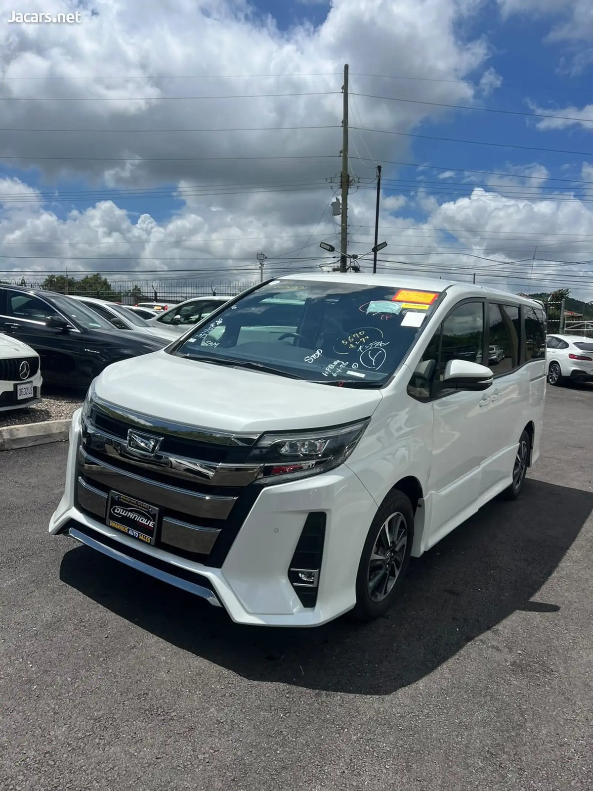 2020 TOYOTA Noah