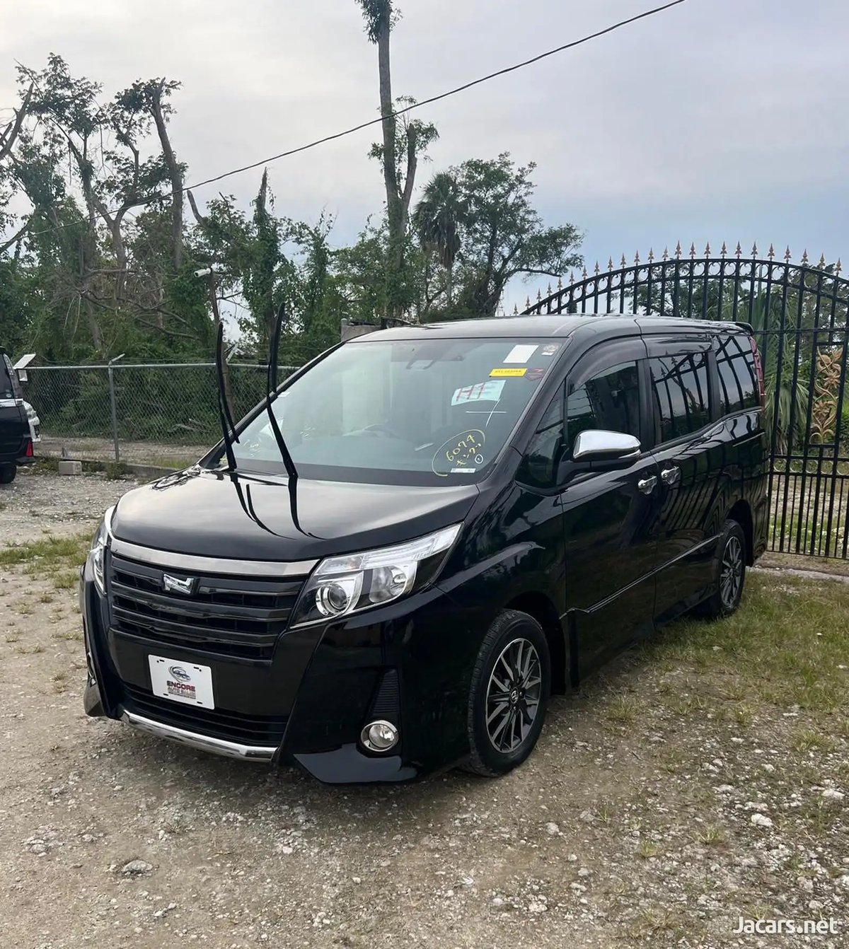 2017 TOYOTA Noah