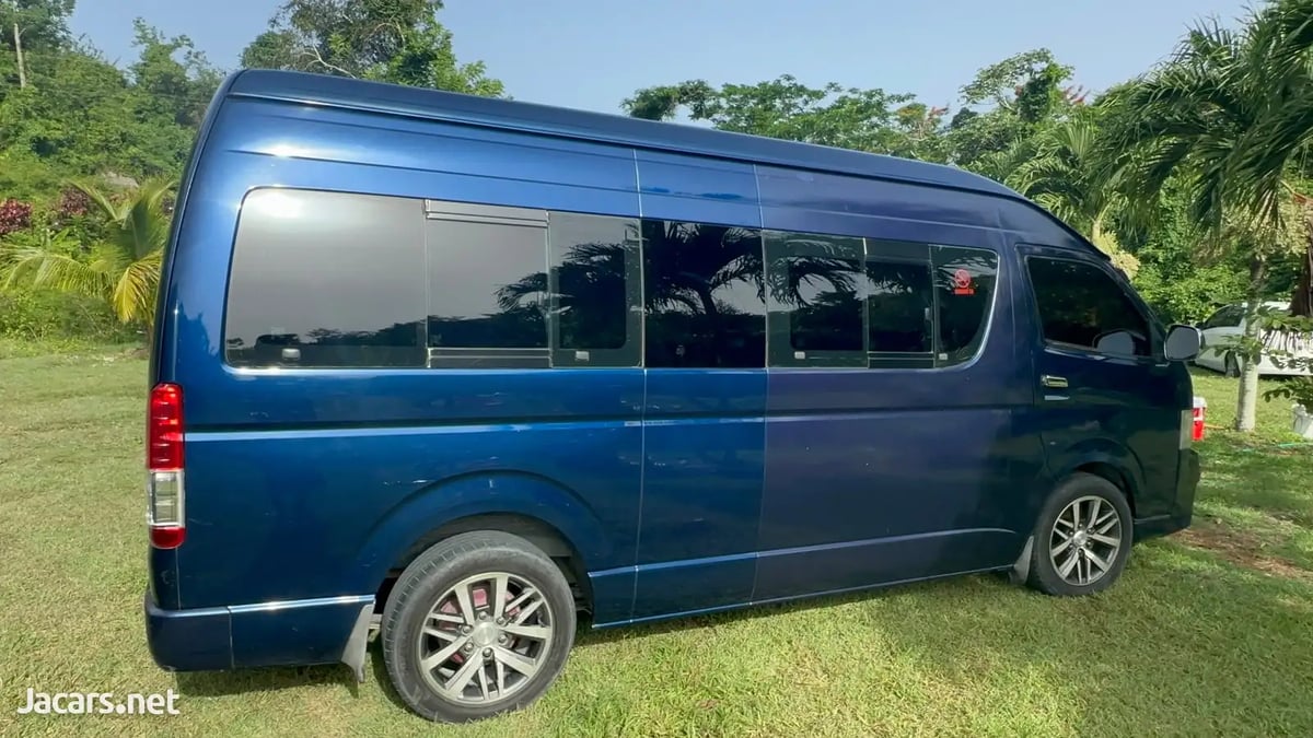 2012 TOYOTA Hiace,