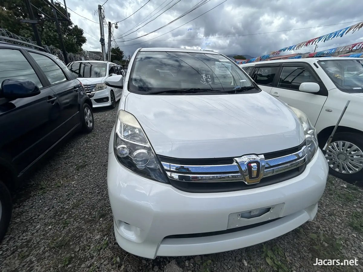2015 TOYOTA Isis