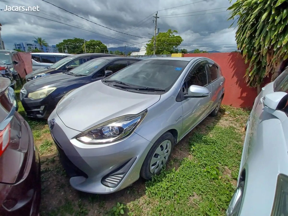 2017 TOYOTA Aqua
