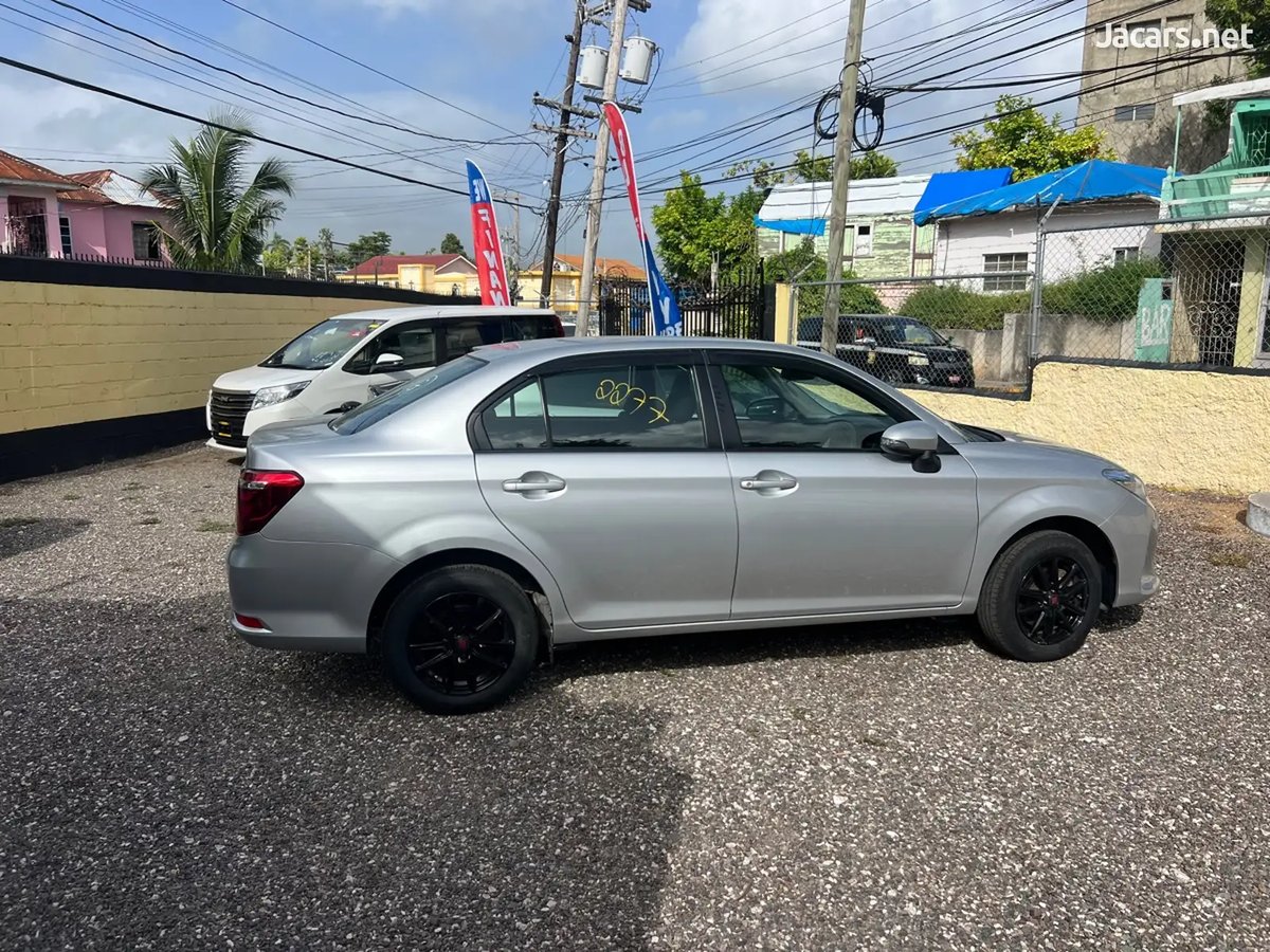 2021 TOYOTA Axio