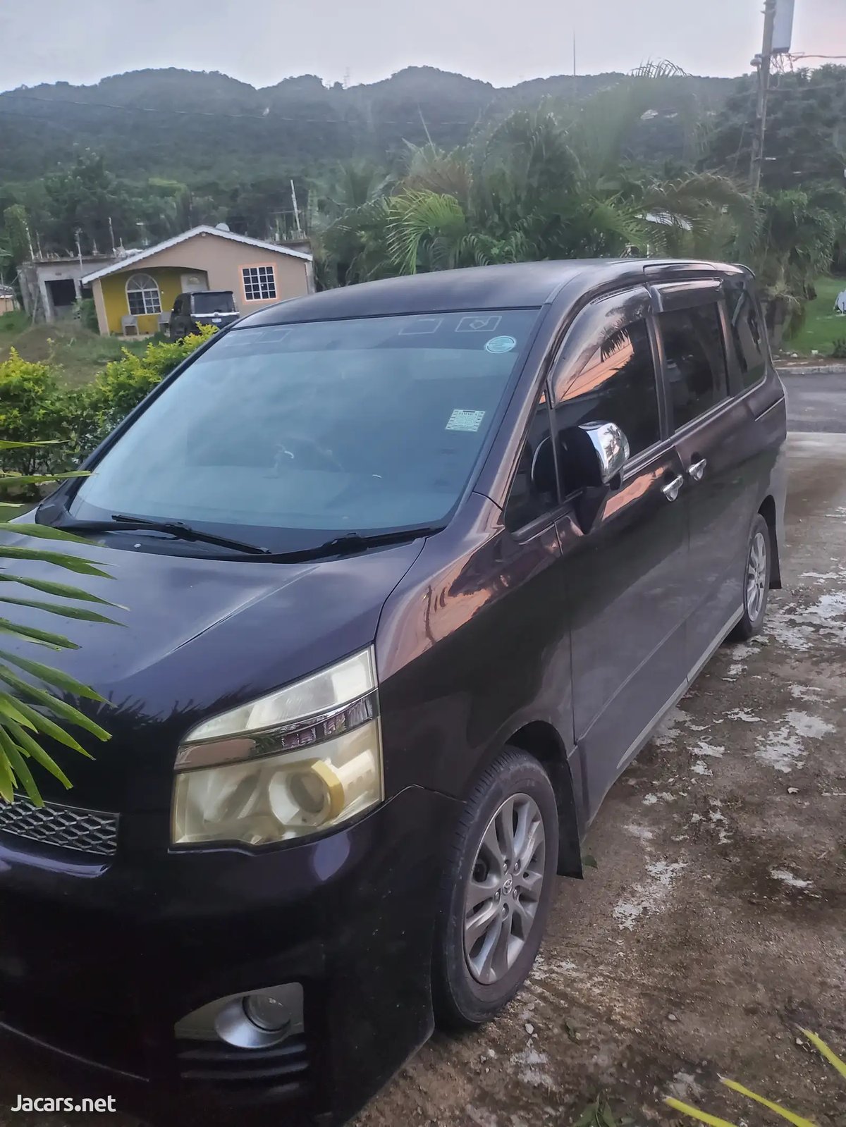 2013 TOYOTA Voxy
