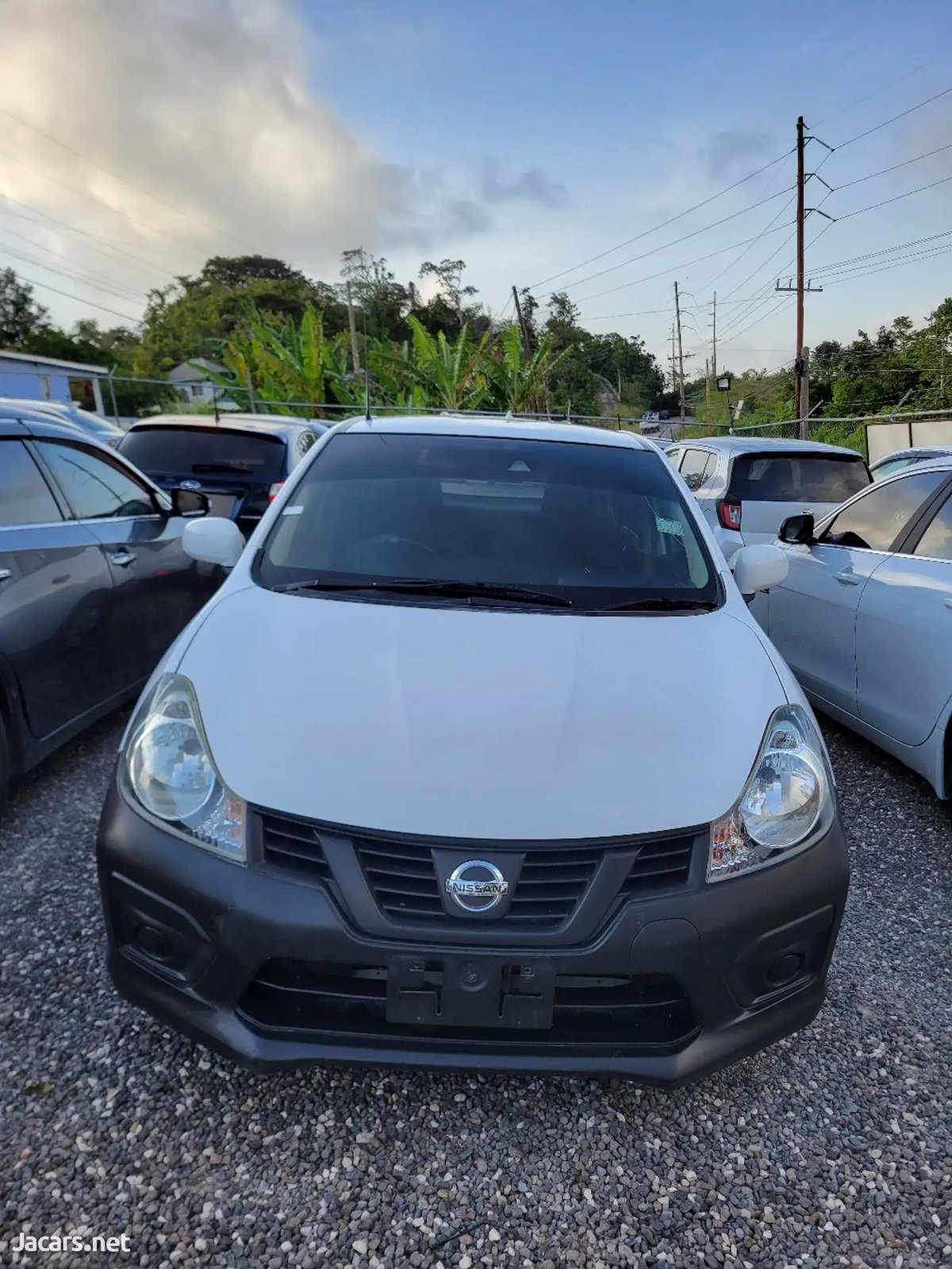 2017 NISSAN AD