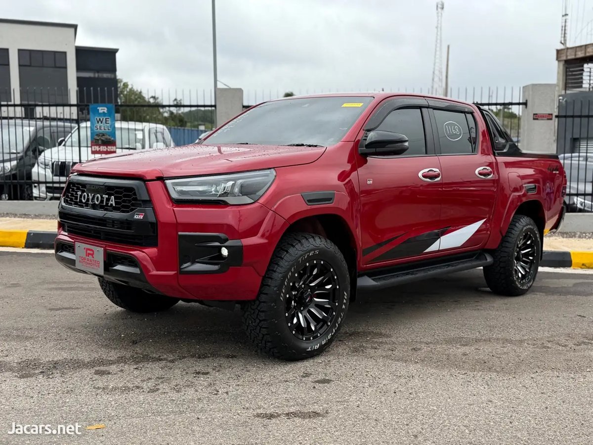 2022 TOYOTA Hilux