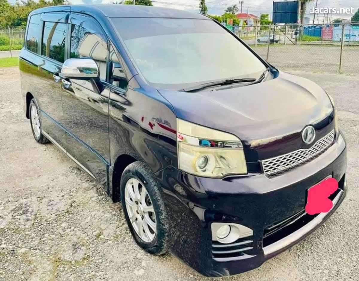 2013 TOYOTA Voxy