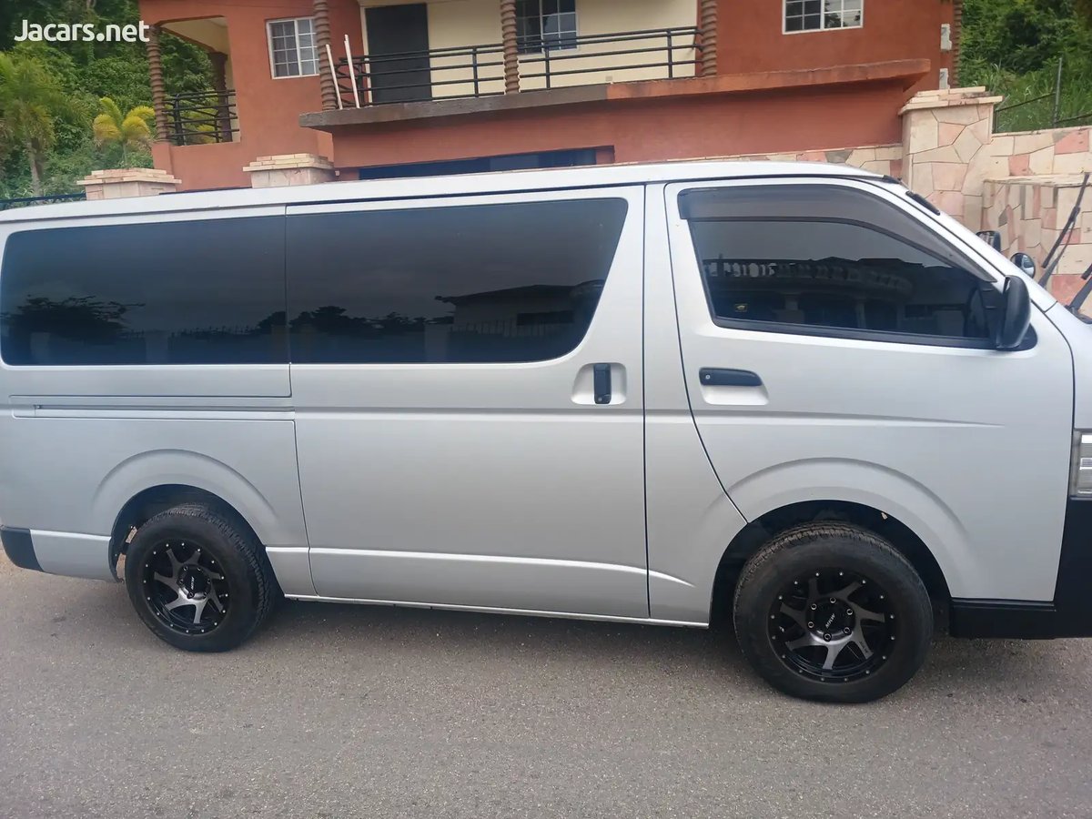 2018 TOYOTA Hiace