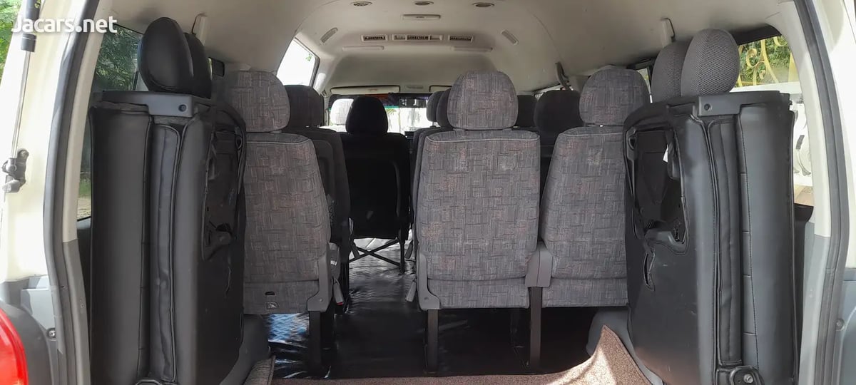 TOYOTA Hiace