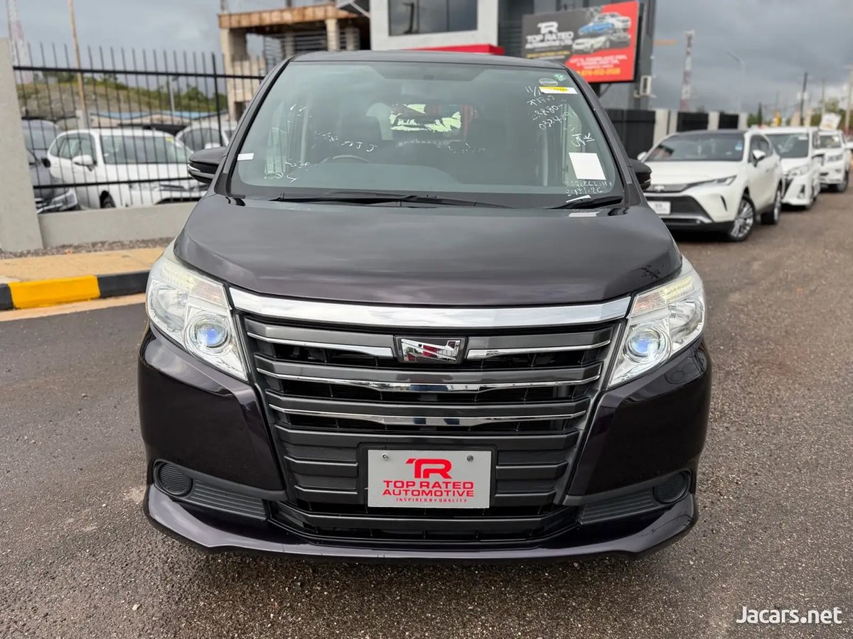 2017 TOYOTA Noah