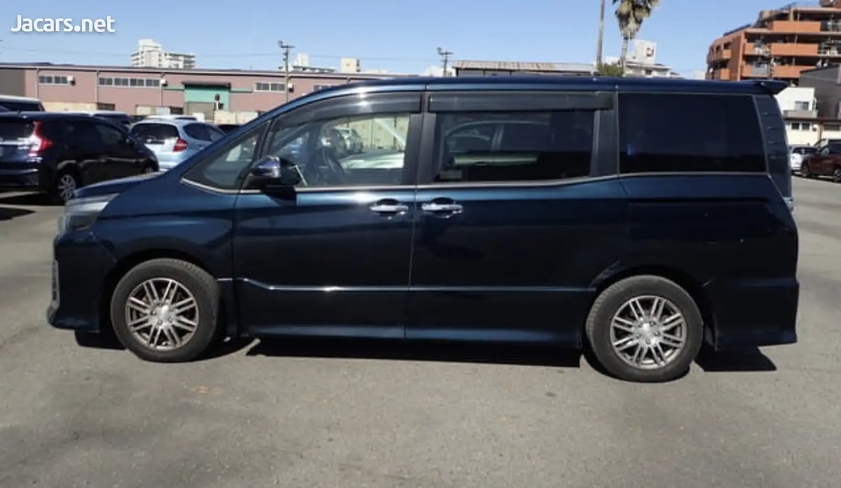 2016 TOYOTA Voxy