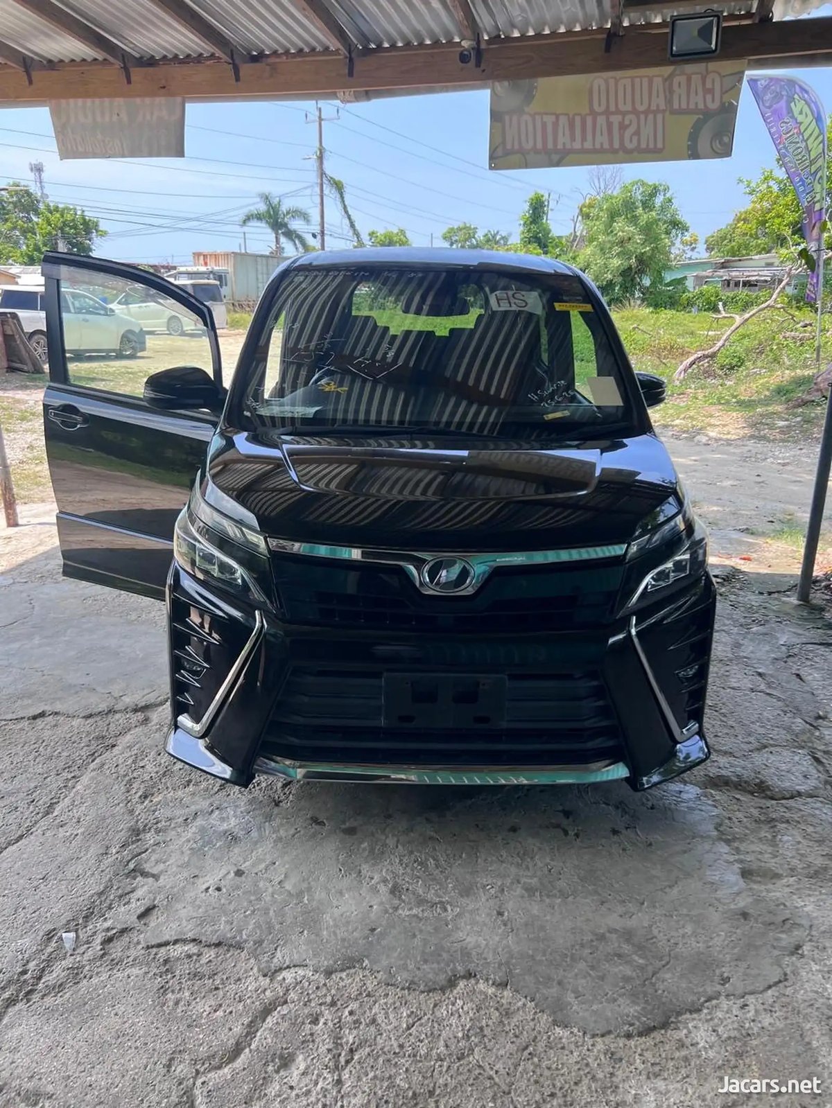 2017 TOYOTA Voxy