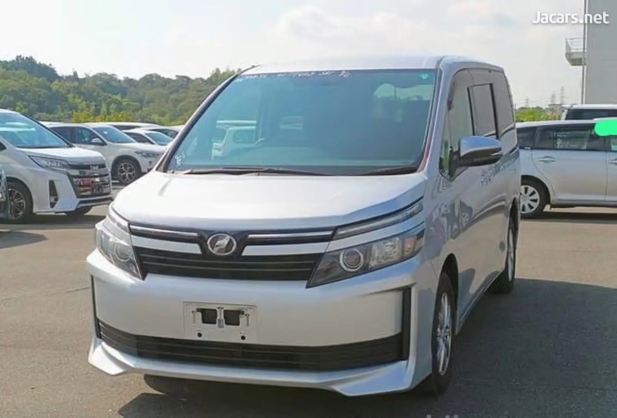 2017 TOYOTA Voxy