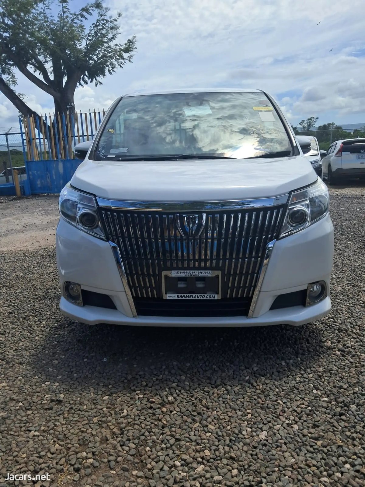 2016 TOYOTA Esquire