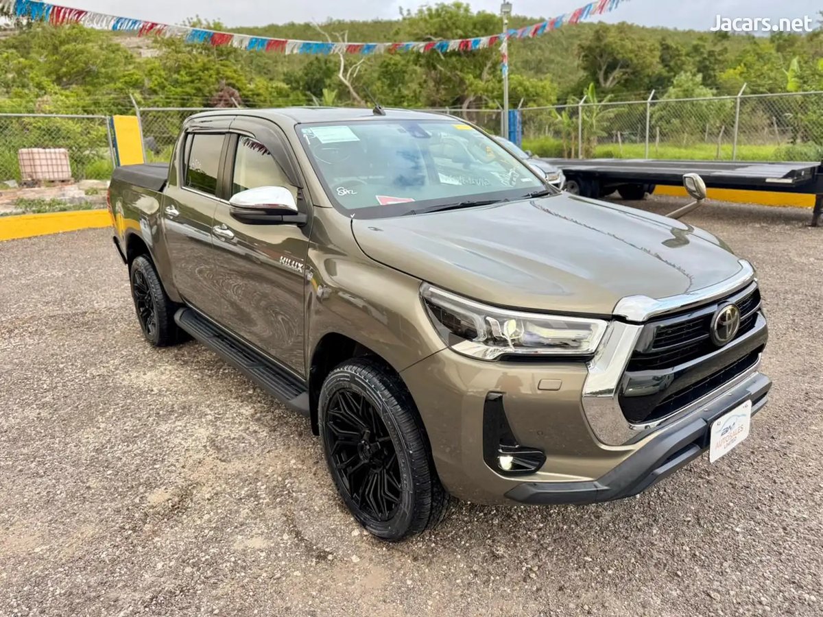 2023 TOYOTA Hilux