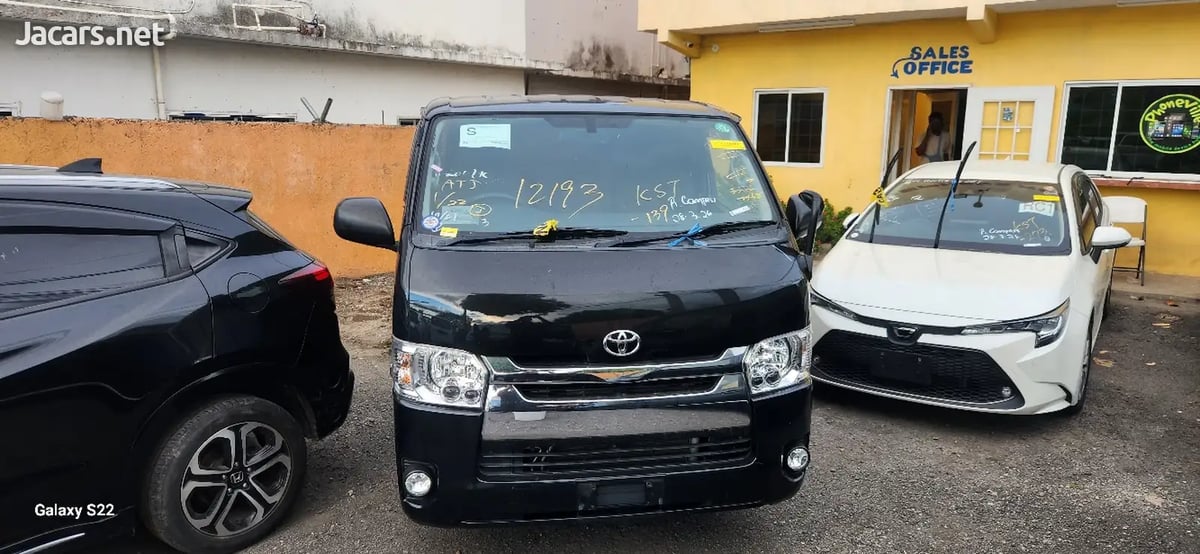 2016 TOYOTA Hiace