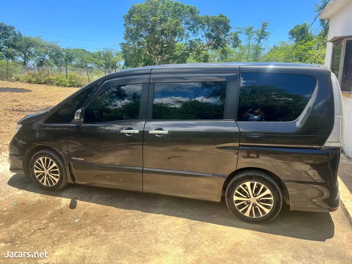 2015 NISSAN Serena