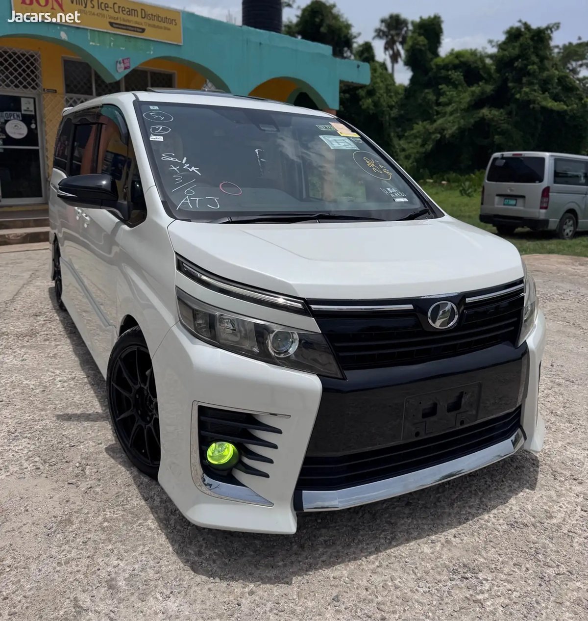 2016 TOYOTA Voxy